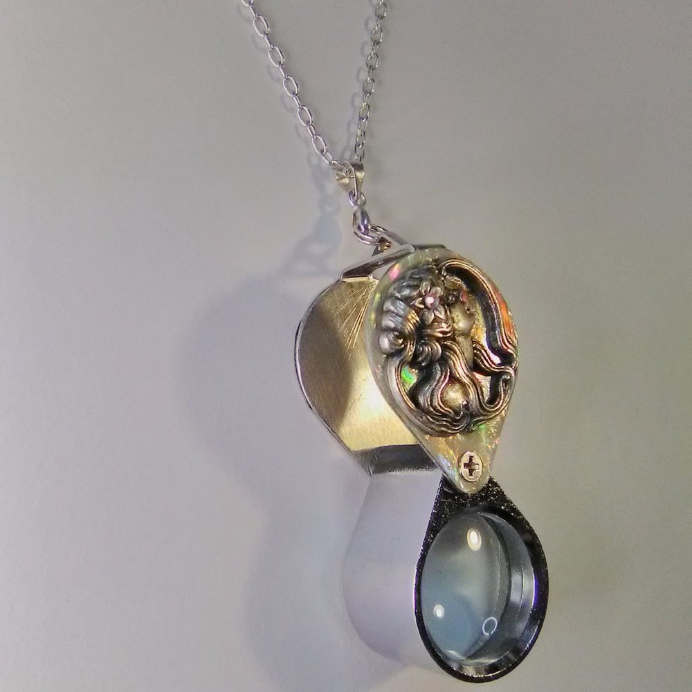 Magnifying Glass Mother of Pearl Lady Face Art Nouveau Loupe Necklace 20x - Picture 6 of 6